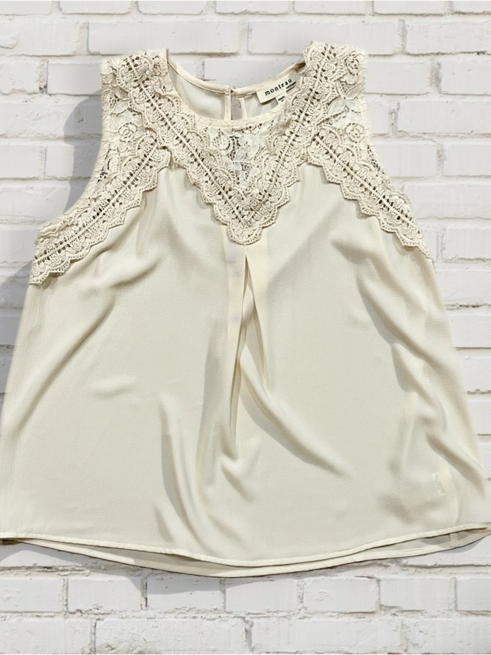 Monteau Ivory Lace Yoke Sleeveless Blouse Size Medium